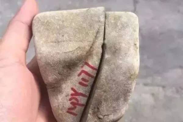 梧越珠宝缅甸黄翡高冰翡翠原石皮壳展示